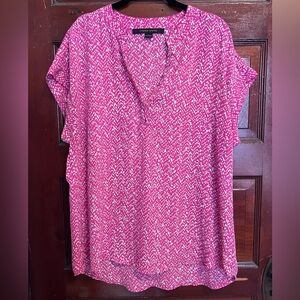 Cynthia Steffe Pink Printed V-Neck Women's Top